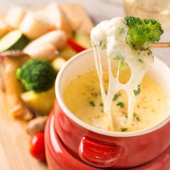 濃厚チーズに絡めた野菜を贅沢に頬張る♪