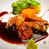 ＜極上レバー焼き＞
京赤地鶏の朝挽きレバーを使用。山椒が美味