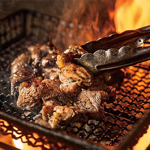 完全個室 地鶏焼き鳥と築地海鮮 創作居酒屋 よりみち 新橋店_備長炭で仕上げる《地鶏の炭火焼き》