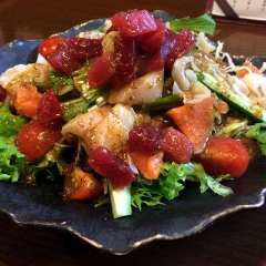 完全個室 地鶏焼き鳥と築地海鮮 創作居酒屋 よりみち 新橋店_海鮮サラダ