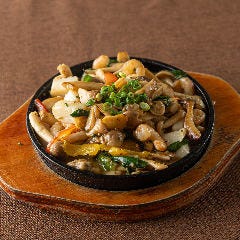 完全個室 地鶏焼き鳥と築地海鮮 創作居酒屋 よりみち 新橋店_キノコと海鮮のバター焼き