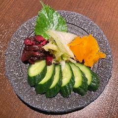 完全個室 地鶏焼き鳥と築地海鮮 創作居酒屋 よりみち 新橋店_漬物盛り合わせ