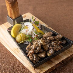 完全個室 地鶏焼き鳥と築地海鮮 創作居酒屋 よりみち 新橋店_地鶏もも炭火焼き