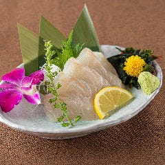 完全個室 地鶏焼き鳥と築地海鮮 創作居酒屋 よりみち 新橋店_鯛のお刺身