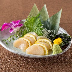 完全個室 地鶏焼き鳥と築地海鮮 創作居酒屋 よりみち 新橋店_ホタテのお刺身