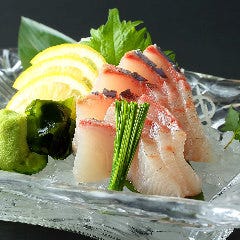 完全個室 地鶏焼き鳥と築地海鮮 創作居酒屋 よりみち 新橋店_ぶり刺し