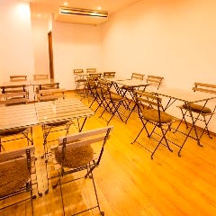 クレープカフェ WING_ゆったり会話も弾むカフェスペース