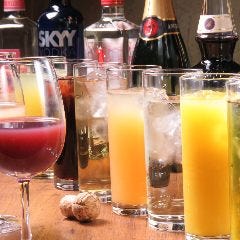 飲み放題では100種以上のカクテルをご用意しております♪