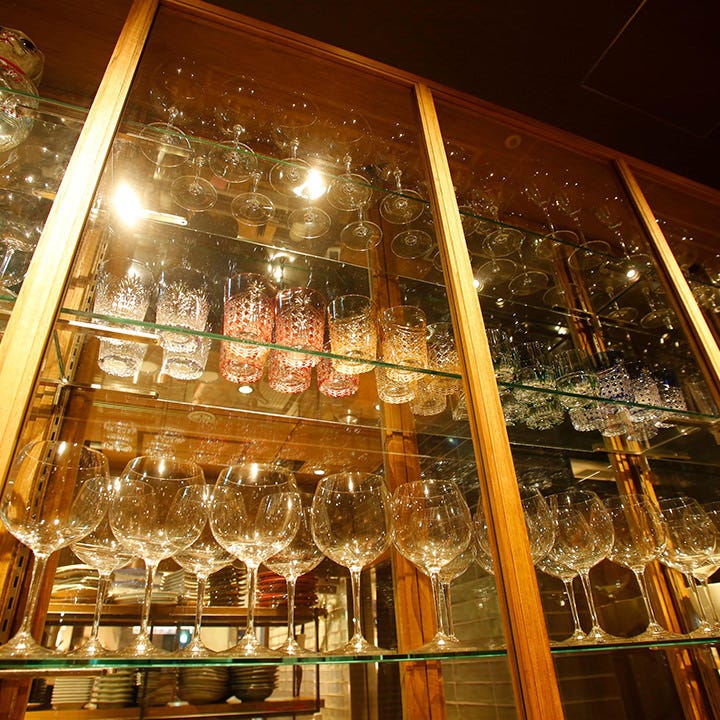 当店のグラスは多種多様。お酒にあったグラスでご提供します