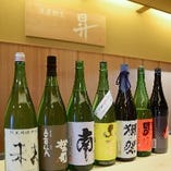 店主厳選の日本酒を常時12種類ご用意しております。