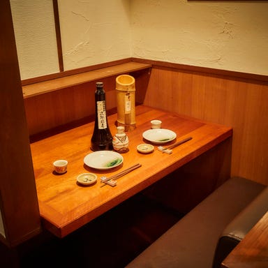 牡蠣ノ上にも三年。 片町店_2名様掛けテーブル半個室を3室ご用意しております、デートにもおすすめ◎