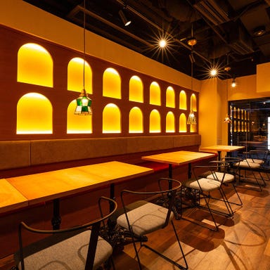 Steak&Pizza BLAZE_女子会にも人気のテーブル席は最大で12名様までOK!