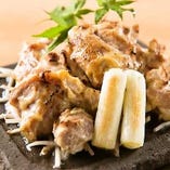 薩摩軍鶏　もも肉の西京味噌焼き　朴葉の香りとともに