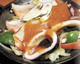 チャンチャン焼(780円)は、北海道を代表する郷土料理。シーフードを鉄板で焼き、特製みそダレでお召し上がりいただきます。