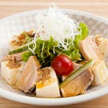豆腐と鶏のサラダ