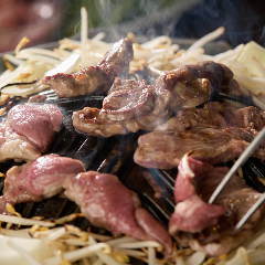 石垣島美崎牛の炭火焼肉×北海道直送ラム肉のジンギスカンを堪能
