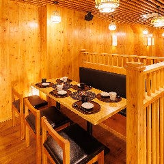 3時間飲み放題 100円炭火焼き鳥×朝採れ鮮魚 虜 西新宿店 席 - 楽天ぐるなび