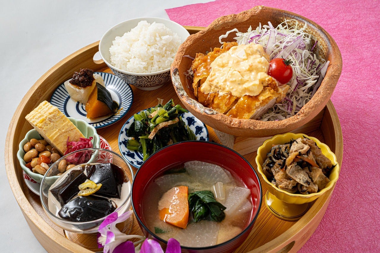 ちゃもろダイニング private dining ココ・オモロヤ（那覇/京料理） - 楽天ぐるなび