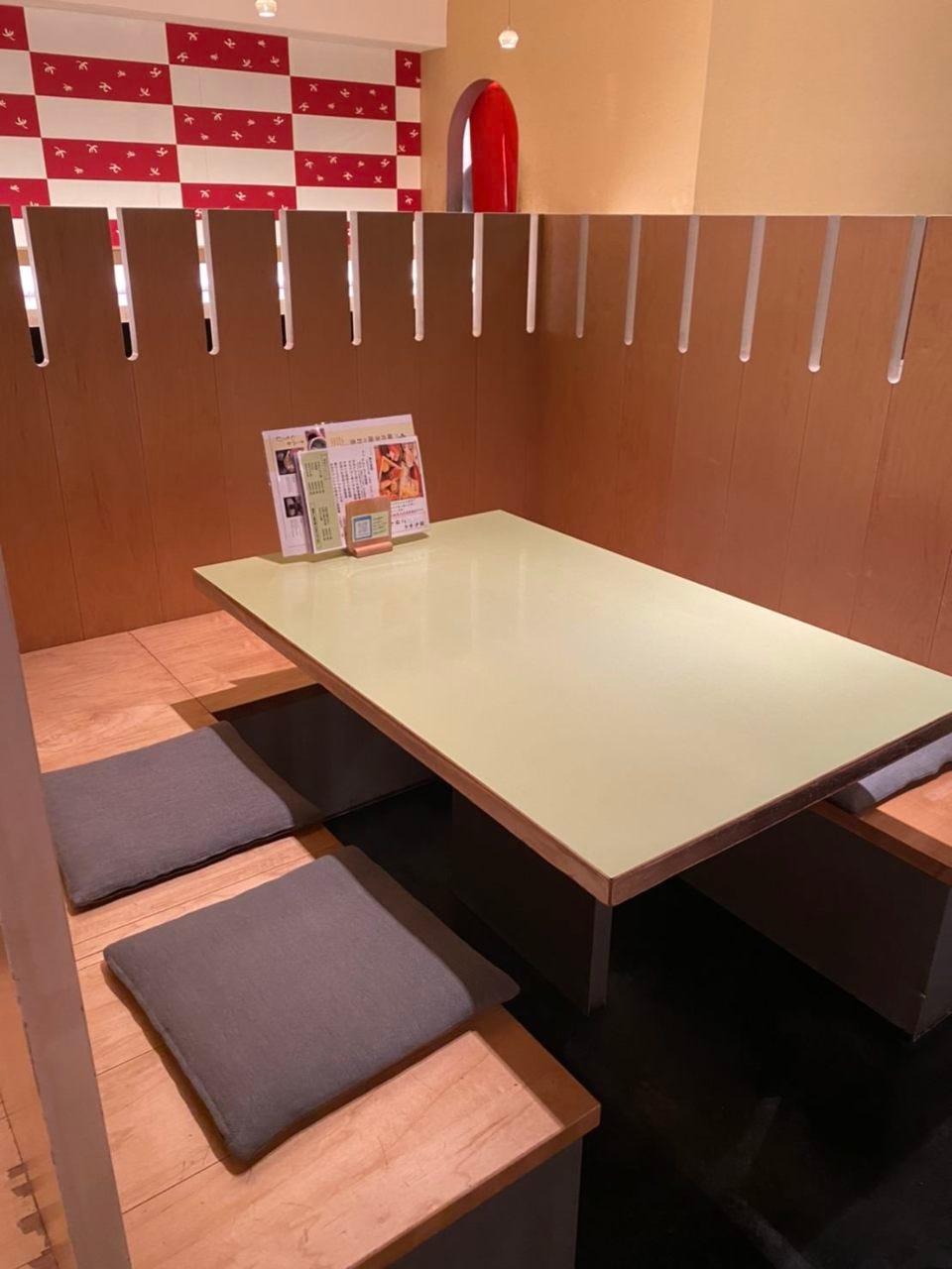 温もりある和風の内観のBOX席