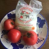 【カプレーゼ】ナポリ産水牛のモッツァレラ、トマト、バジル、オレガノのサラダ