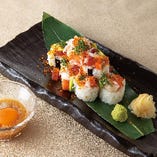 蟹といくらの山かけロール寿司