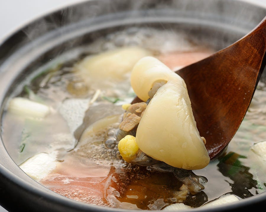 すっぽんの旨味・栄養が全て楽しめる絶品スープのお鍋が主役