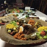 エチオピアの伝統的な料理盛り合わせ
3,630円（一名様）
