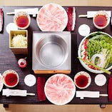 《つゆしゃぶ》
日本料理の技を活かした“和風つゆ”で食す逸品