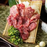 【九州の味を堪能】
食欲を刺激する九州名物をお楽しみください