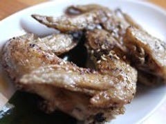 自家製の特製スパイスでやみつきな 味に！