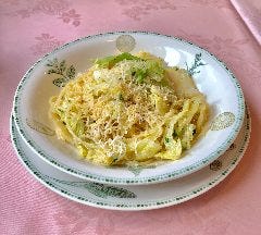 グルテンフリーのスパゲッティ キャベツとアンチョビのソース