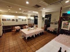 ３０名様位～でソファ席も備えた立食パーティ承ります。