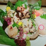 水槽からひきあげた活きの良い豊富な貝類！【北海道】