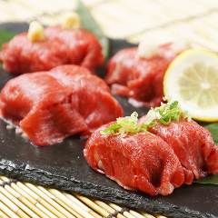 【当店自慢】国産黒毛和牛の肉寿司は絶品◎人気の一品です