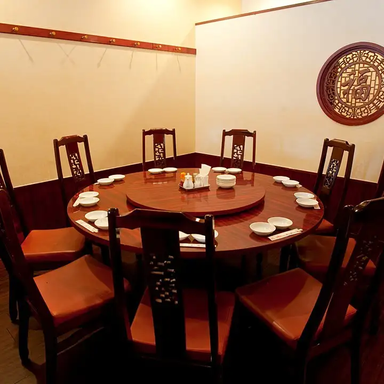 餃子 小籠包 福包酒場 横浜東口店_大小の完全個室完備しております!