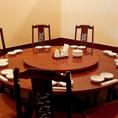 餃子 小籠包 福包酒場 横浜東口店_【円卓個室】最大12名様まで可能です!