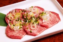 炭火焼肉・ホルモン 吟