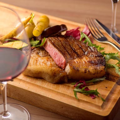 ワインラウンジ Cuvee ITOU(キュベイトウ)_厳選した肉を取り揃え