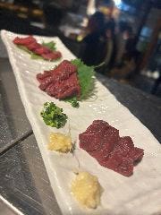 会津直送馬刺し三種盛り