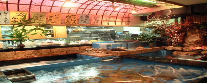とり八 本店