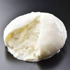 ブラータチーズ（生モッツァレラ）