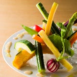 希寿特製野菜スティック。特製雲丹ソースでお召し上がりください