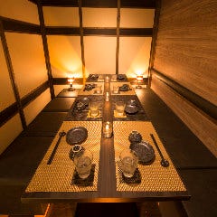 和モダンな落ち着いた雰囲気の空間♪ 団体様のご予約もOK!!