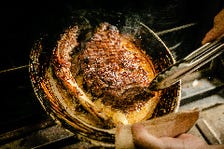［焼き］皿ごと焼き上げる肉料理