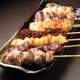 ブランド信玄鶏の炭火焼き鳥も人気！