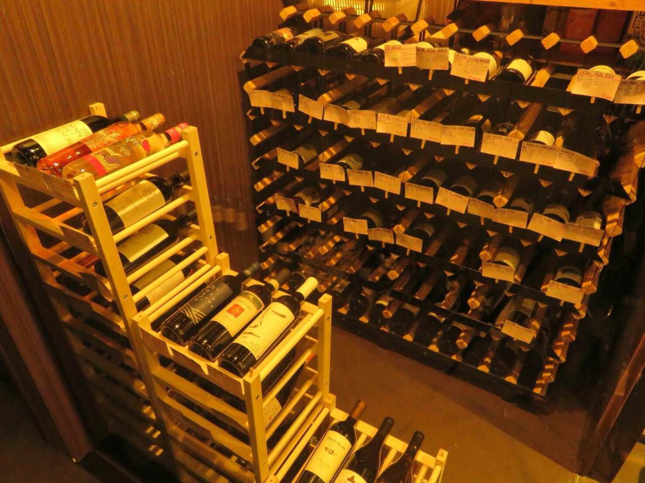 大型のワインセラーは常時約200本