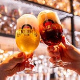 「ご馳走ビール」
創業当初から続く、ドイツ伝来 3 回注ぎのご馳走ビールは全 8 種。 時間をかけて注ぐことで、ビール本来 のおいしさを引き出します。