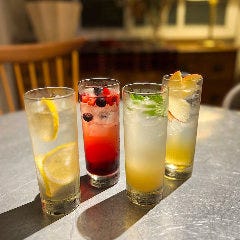 生ビールやオリジナルカクテルなどドリンクメニューも充実!