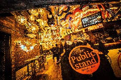 パブリックスタンド大阪梅田阪急東通り店 お酒・スポーツバー