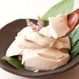 愛知県高浜産の大豆(フクユタカ)に伊豆大島産の天然にがりを使用